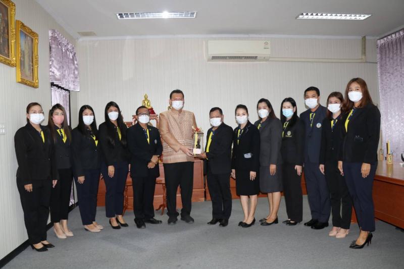 2. นายมงคล  พลายชมพูนุท ผอ.กศน.อำเภอไทรงามรักษาการในตำแหน่ง ผอ.กศน.จังหวัดกำแพงเพชร นำคณะผู้บริหารหน่วยงานสถานศึกษา